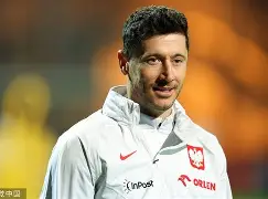 雷竞技-关于莱万多夫斯基在巴塞罗那比赛中悬念迭起风云突变塞维利亚国际比赛日更衣室发声，清晨马赛备战国王杯看傻球迷的信息